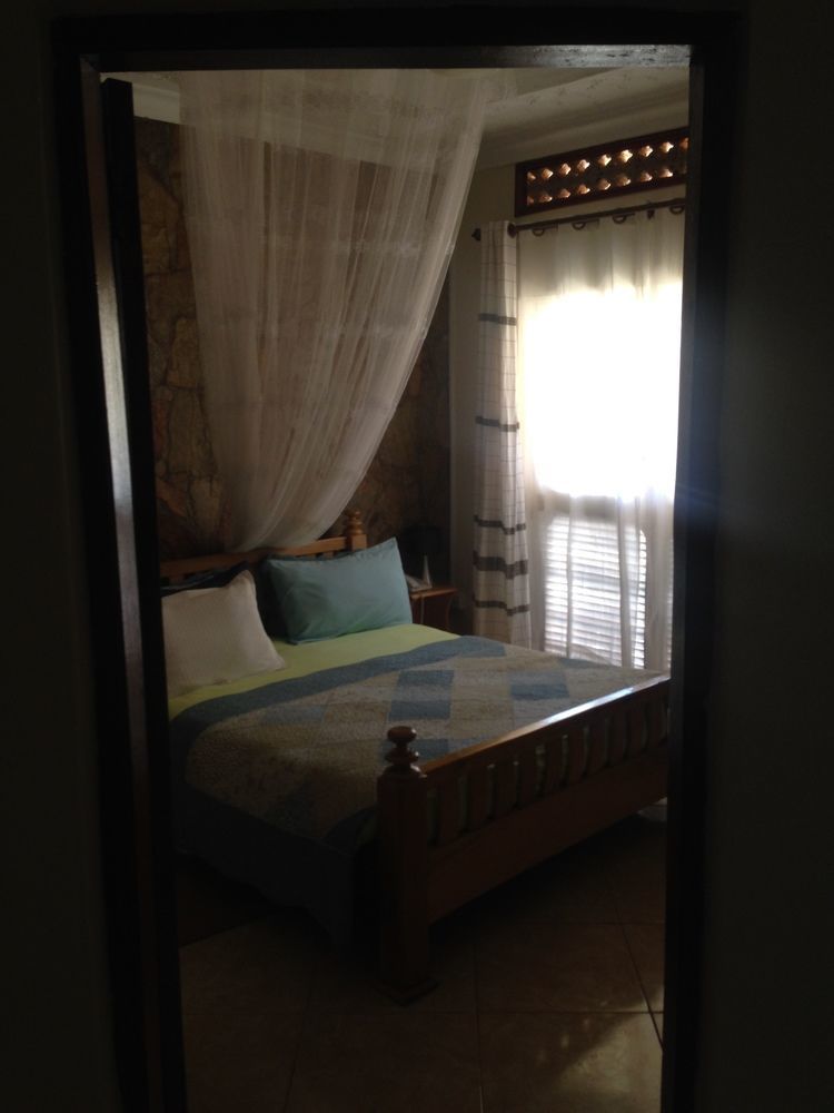 La Feve Beach Bed And Breakfast Hotel 엔테베 외부 사진
